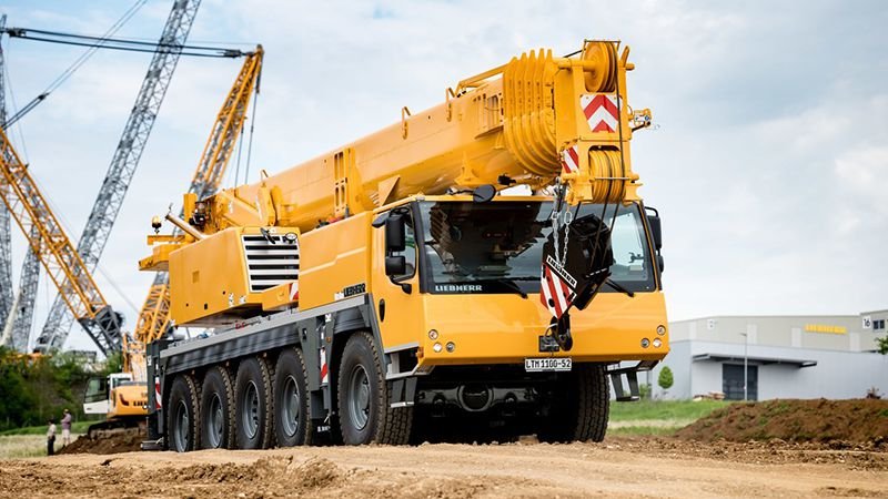 Mobile Cranes at Heavy-Lifters