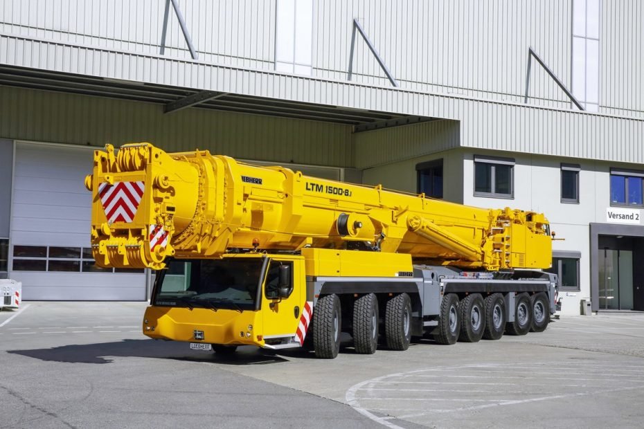 Liebherr LTM1500-8.1 mobile crane